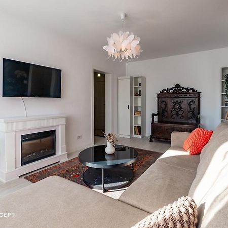 Blissful Retreat Apartment Bukares Bagian luar foto