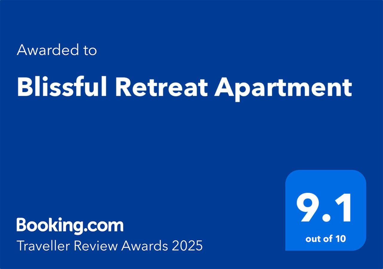 Blissful Retreat Apartment Bukares Bagian luar foto